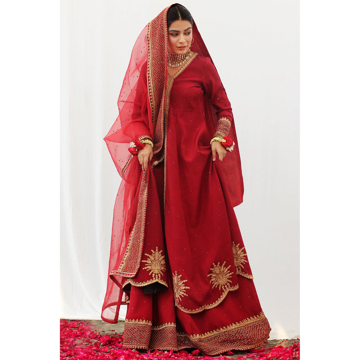 RED OPEN CUT ANARKALI OUTFIT
| DYOT