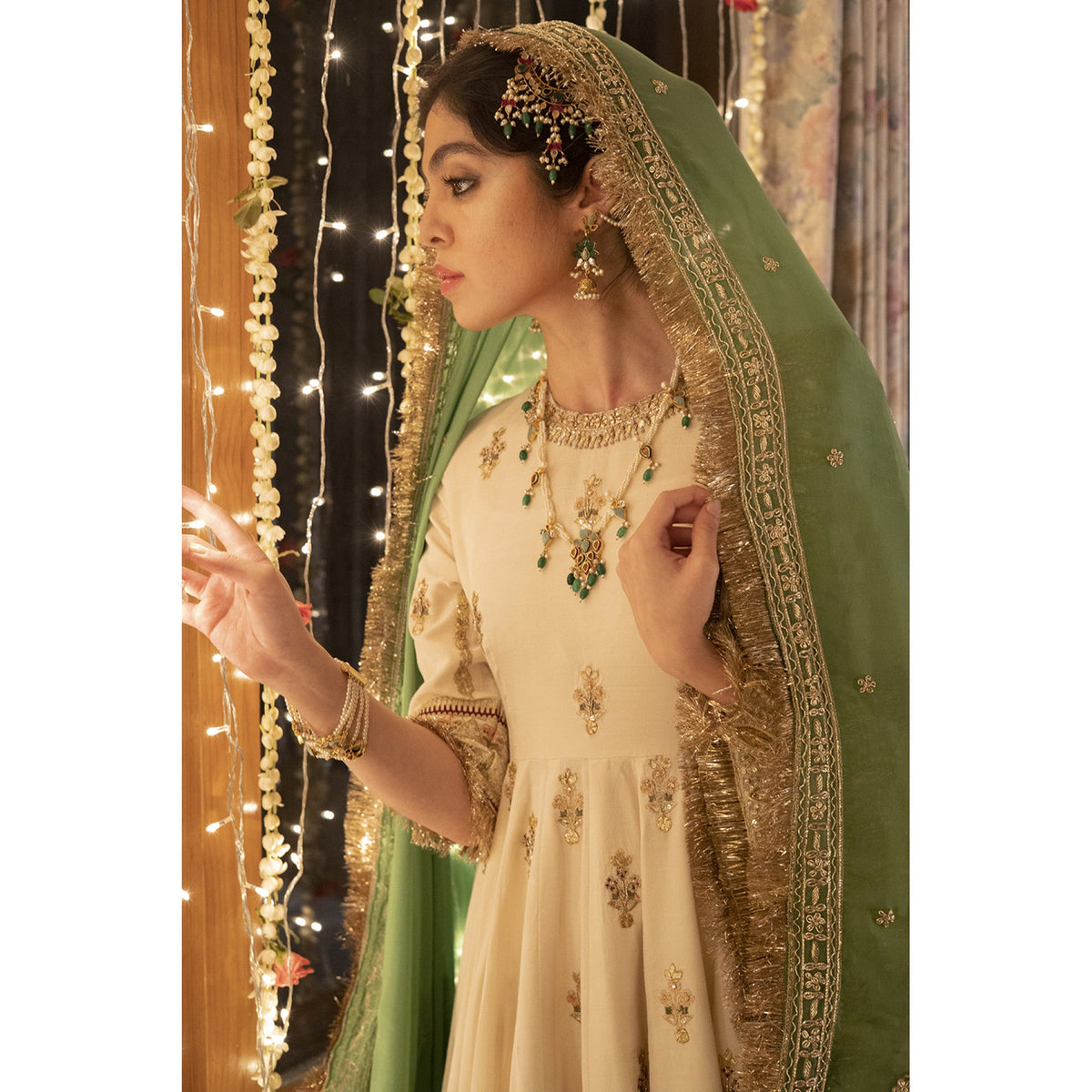 WHITE | ZOHRA-FORMALS | DYOT