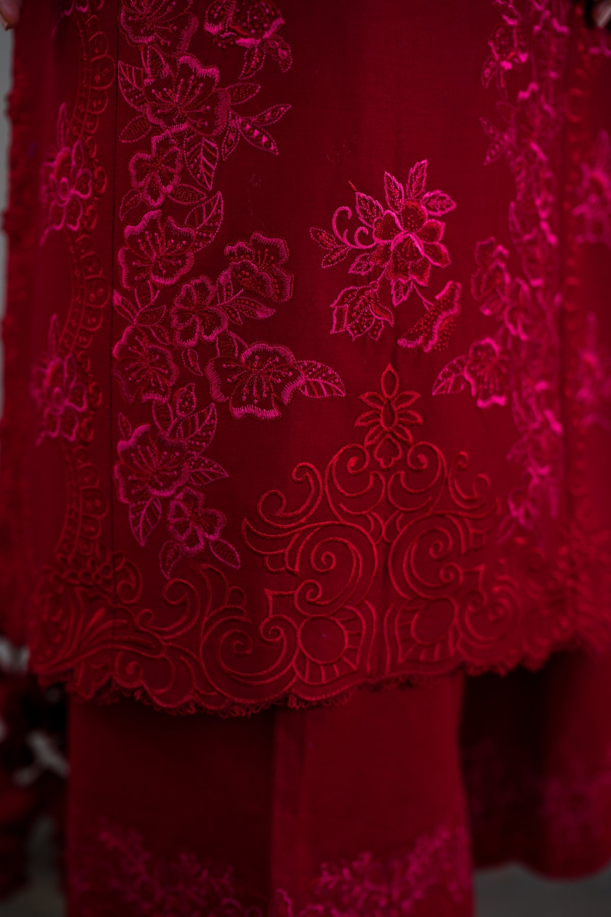 CRIMSON LUXURY PRINTED EMBROIDERED LAWN SET (NEL-25612)